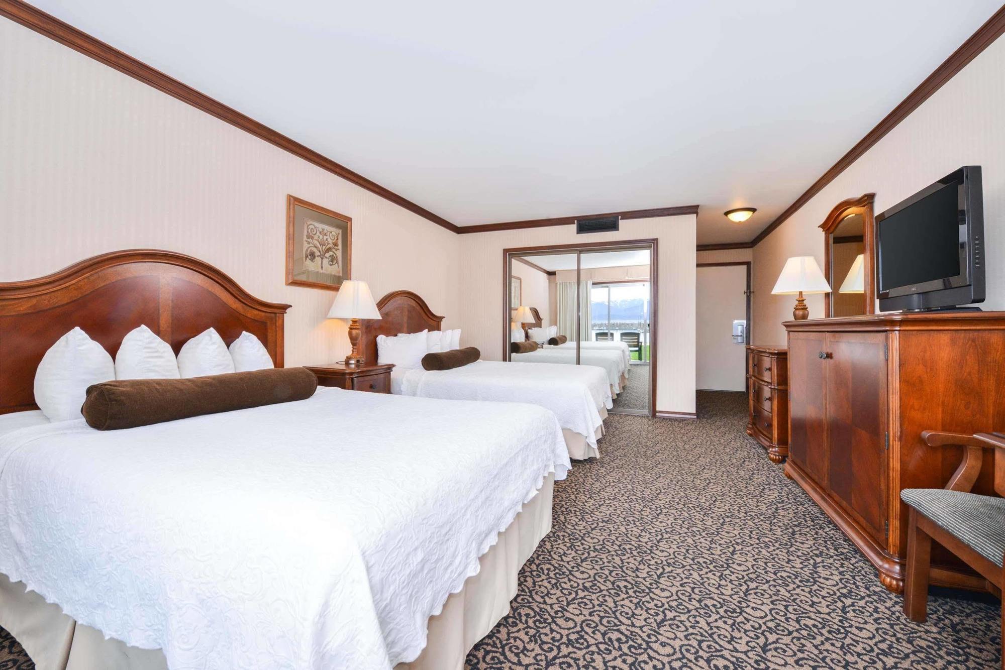 Western Edgewater Hotel 3*